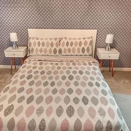 2 Bed City Centre Apt, Free Parking - Albert Clock, Customs House เบลฟาสต์ ภายนอก รูปภาพ