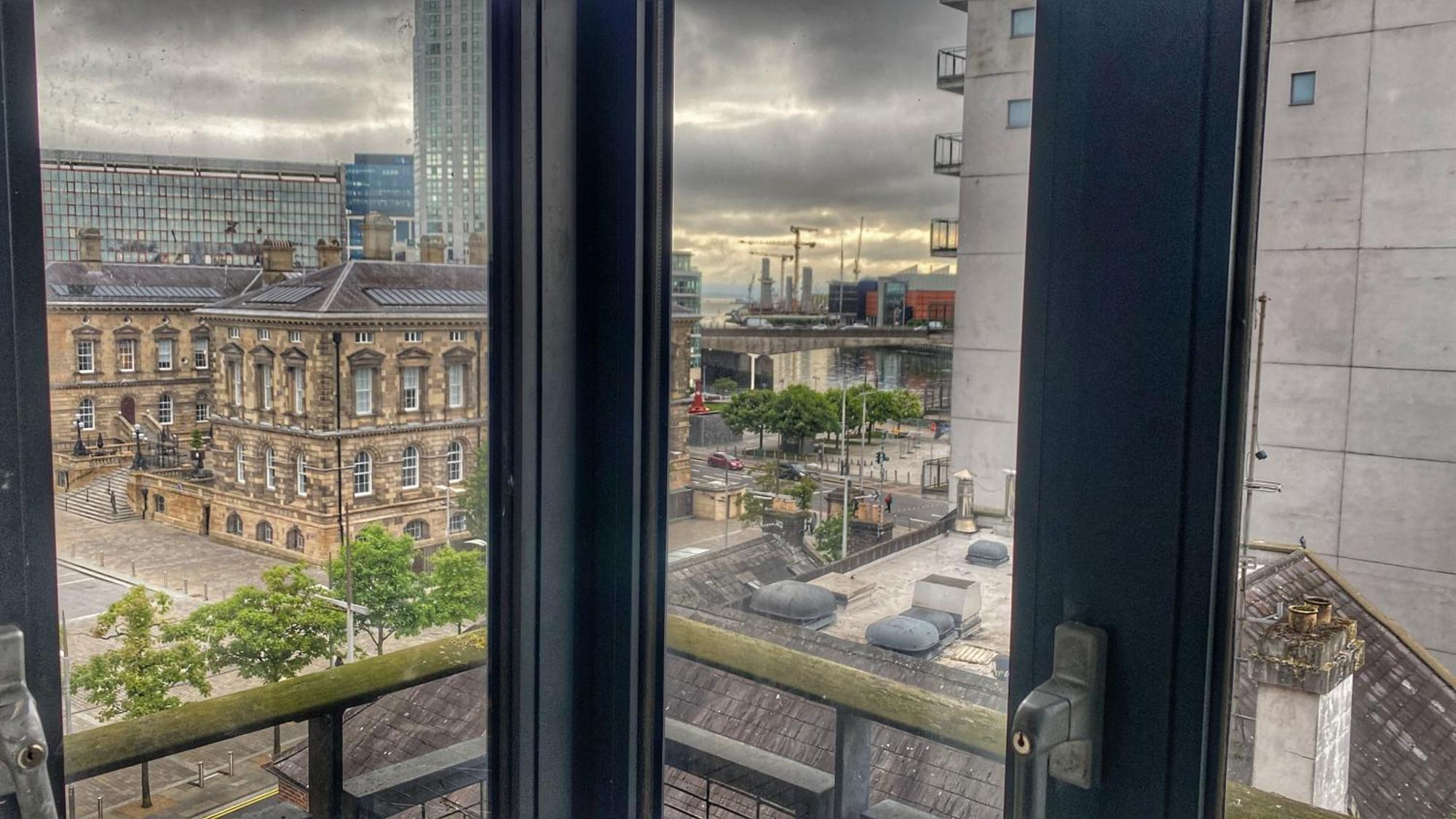 2 Bed City Centre Apt, Free Parking - Albert Clock, Customs House เบลฟาสต์ ภายนอก รูปภาพ